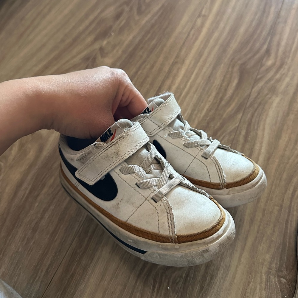 Nike court legacy